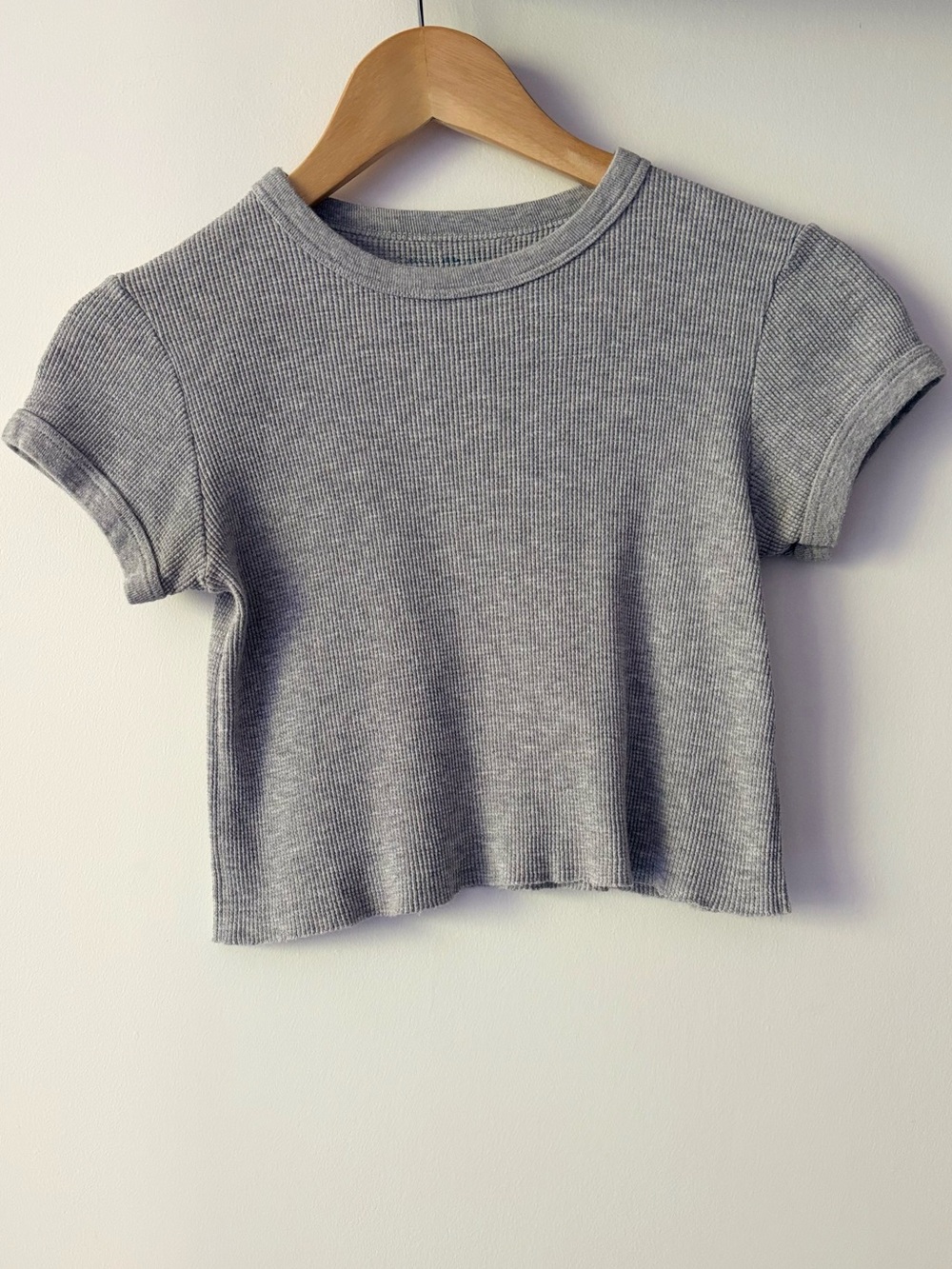 Brandy Melville Frayed Waffle Knit Baby Tee in Heather Grey 100% Cotton